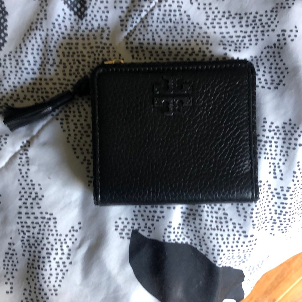 ✨Tory Burch bi fold wallet